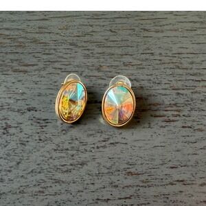 Vintage Gold Tone Aurora Borealis Iridescent Oval Crystal Stud Earrings
